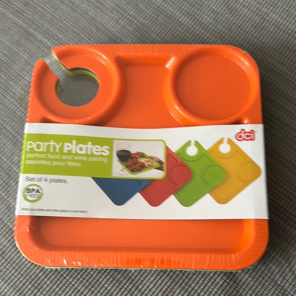 Dci Party Plates with Wine Glass Stemware Holder Plastic 8x8" (Set of 4)